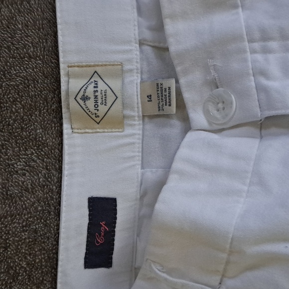 St. Johns Bay White Crop Shorts - Picture 2 of 6